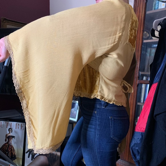 Renaissance Batwing Sleeve Top - Picture 4 of 9